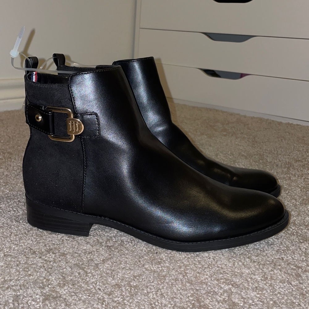 Tommy Hilfiger zip up black boots • 10M Women’s